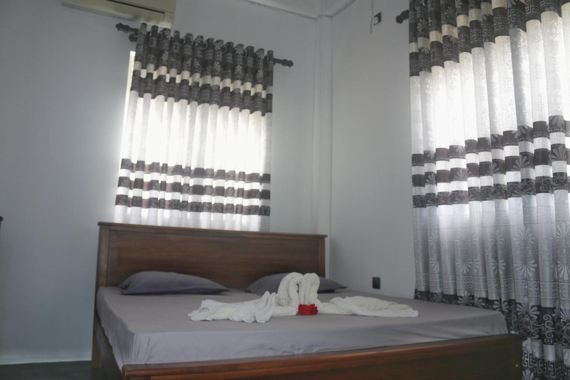 Dinuli Home Stay Ахунгалла Экстерьер фото